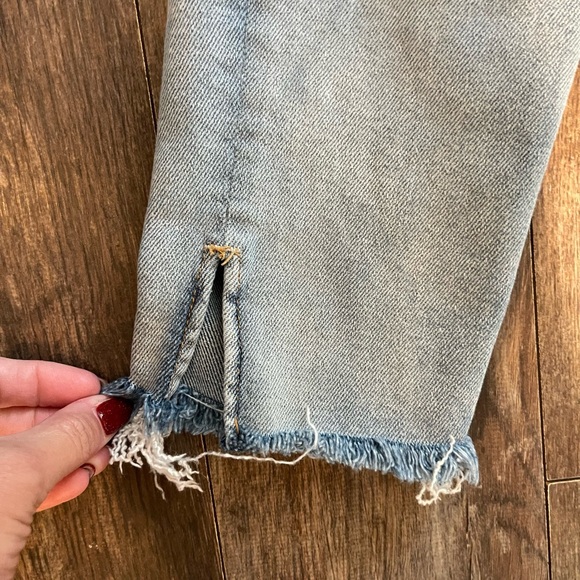Kensie Denim Cropped Jeans with Distressed Hem - Picture 4 of 5